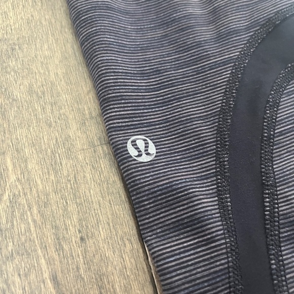 Lululemon Black and White Stripe Back Pocket Crop Leggings - Picture 5 of 6